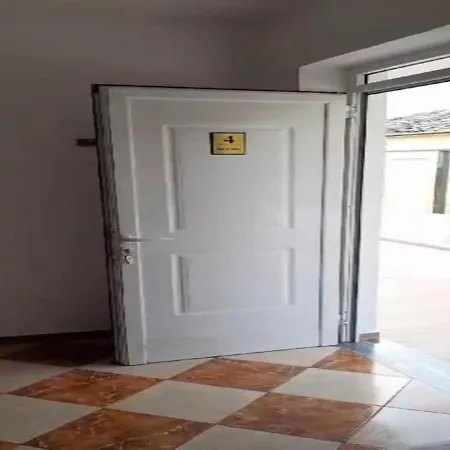 Hotel Ylli I Detit Jal