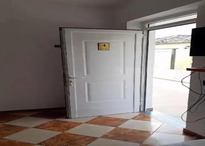 Hotel Ylli I Detit Jal